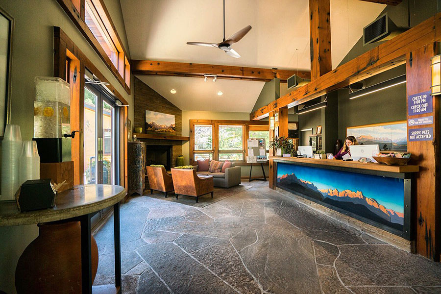 desert pearl inn lobby