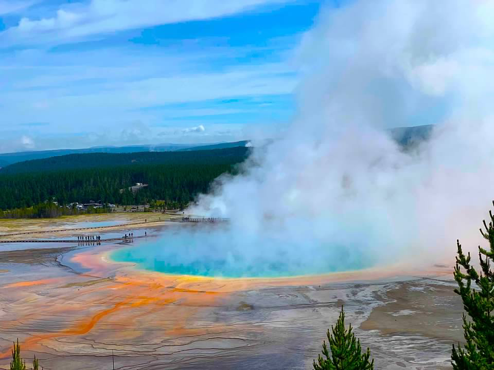 grand prismatic spring yellowstone
