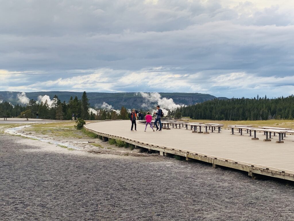 snow lodge old faithful